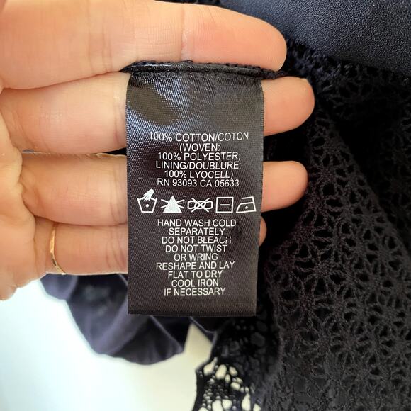 NIC+ZOE Crochet Lace Sleeveless Layered Blouse Navy Size Small - Picture 4 of 6